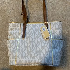 Brand New, never worn Michael Kors Signature Tote!